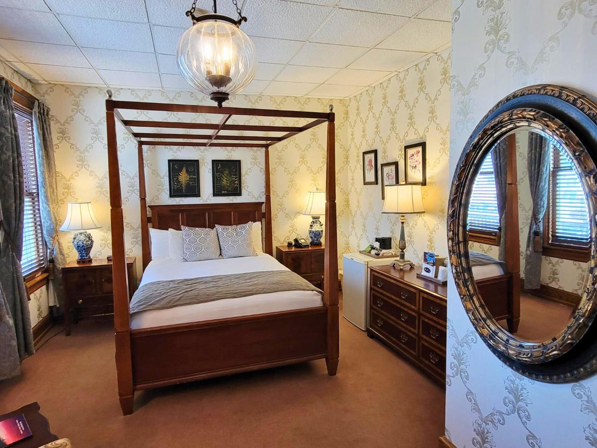 Altland House Inn & Suites Абботстаун Экстерьер фото