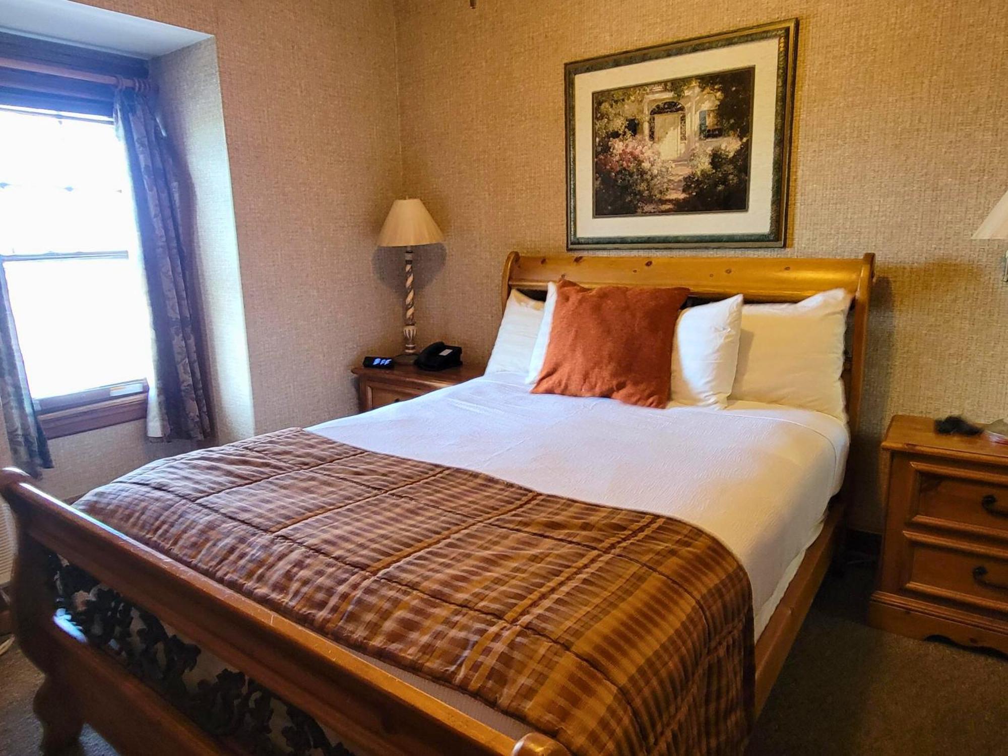 Altland House Inn & Suites Абботстаун Экстерьер фото